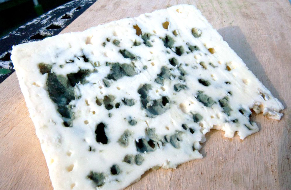 Сыр рокфор довольно специфический продукт, но блюда с ним приобретают незабываем вкус. 