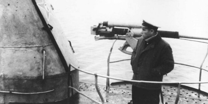 На фото - капитан подлодки Иван Травкин