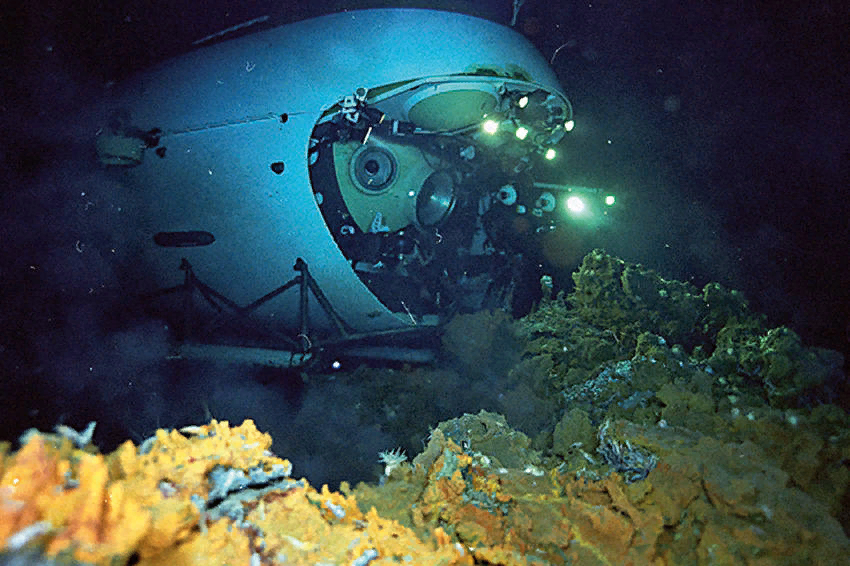 Мир подводной глубине. Глубоководный Батискаф. Батискаф на Байкале. Дно Байкала Батискаф мир. Подводная Экспедиция Жак Ив Кусто.