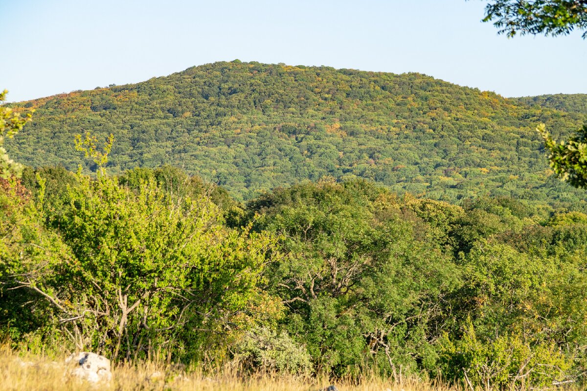 2. Гора Аю-тешик в лучах низкого Солнца.