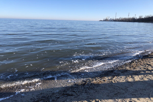 Азовское море в Таганроге зимой. Фото автора