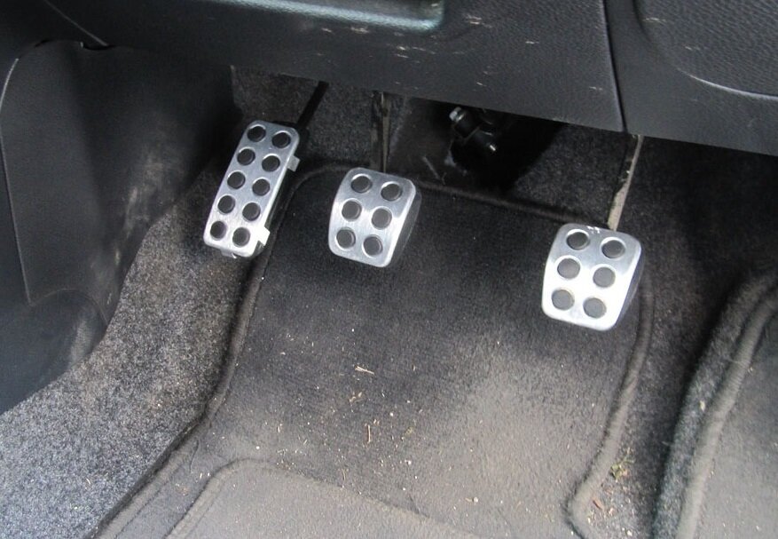 Низкая педаль тормоза