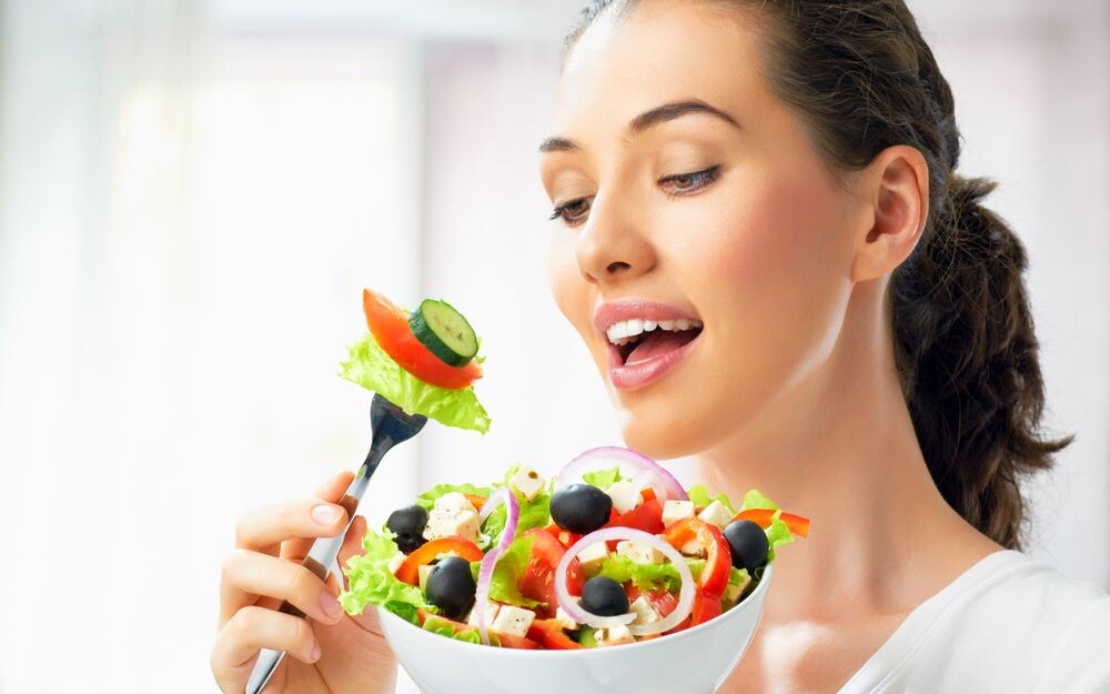 такие салатики не помешало бы добавить в рацион. Больше зелени! 