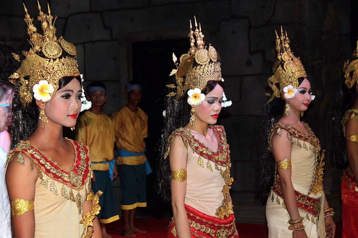 ЛИСТАЙТЕ КАРУСЕЛЬ. Потому что любой текст пищит перед картинкой. 