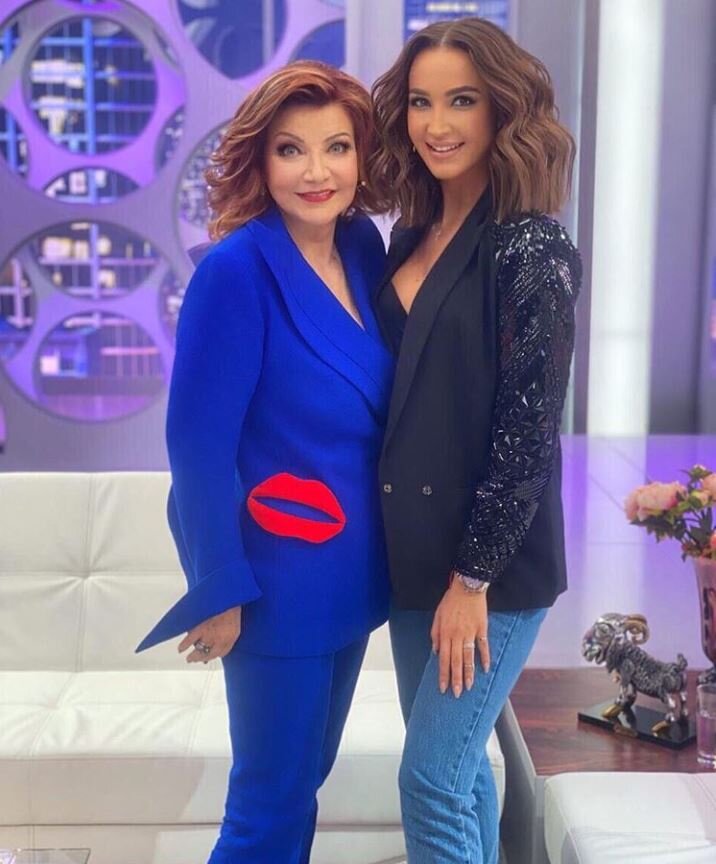 Ольга Бузова с Еленой Степаненко в телешоу "Ещё не вечер" (фото из сервиса Яндекс.Картинки)