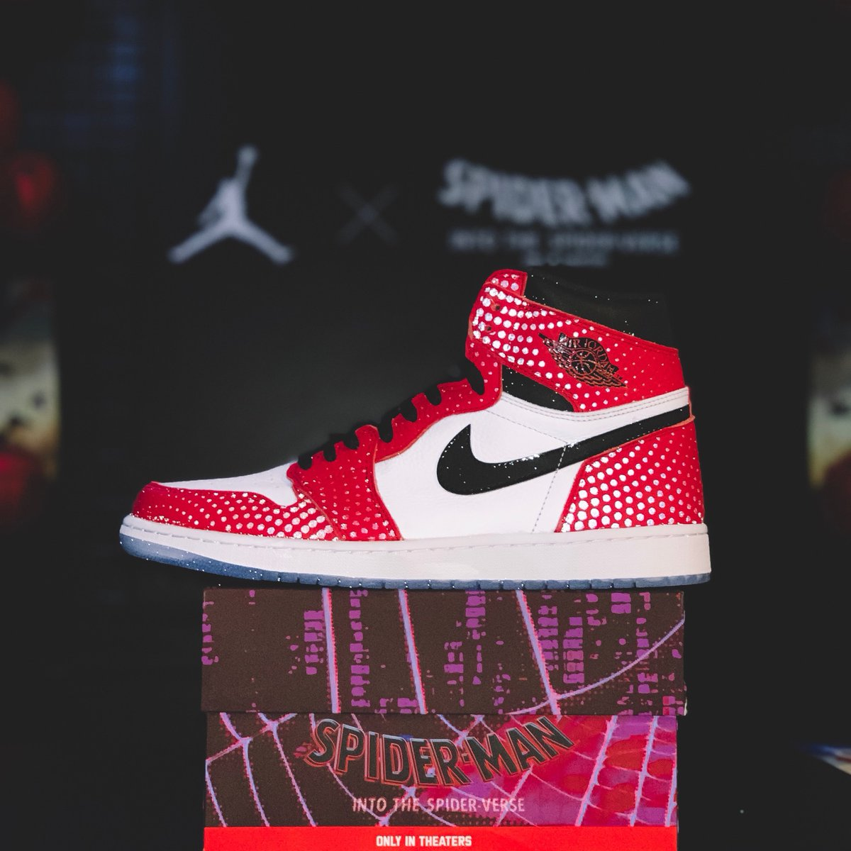 Человек-паук: Через вселенные X Air Jordan 1     Данное фото взято с  sneakerhead.ru