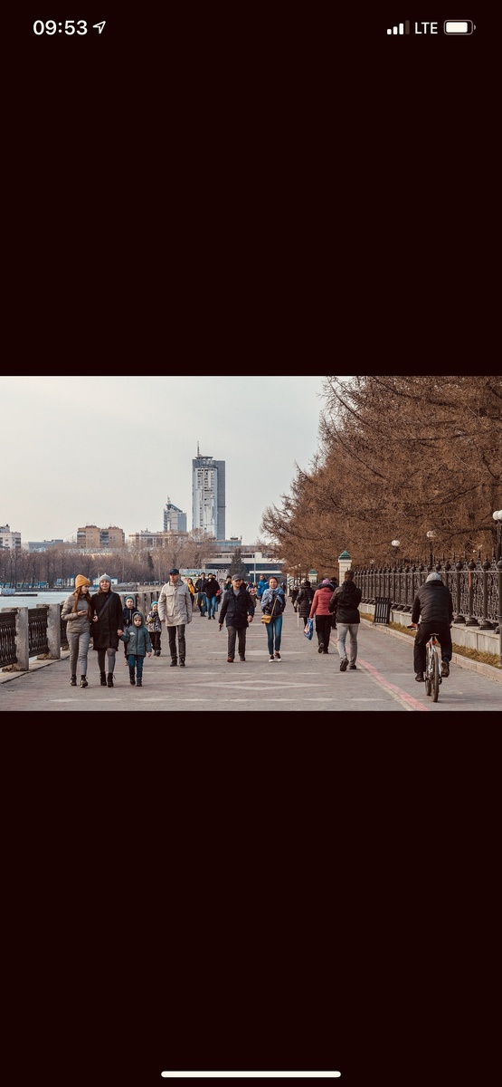 Все гуляют,дома похода мало кто сидит