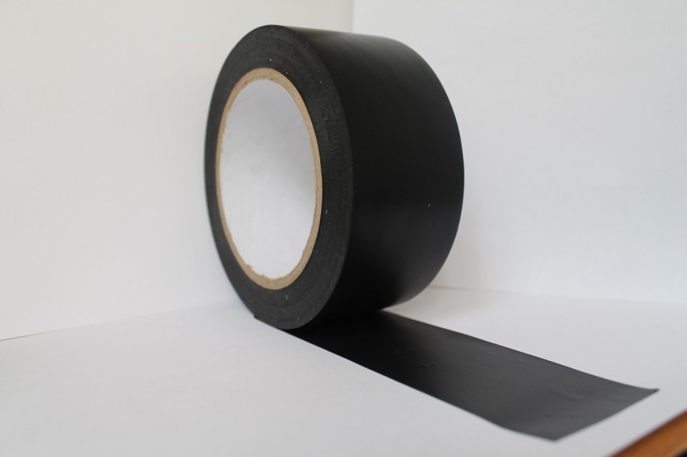 Черный скотч в использовании