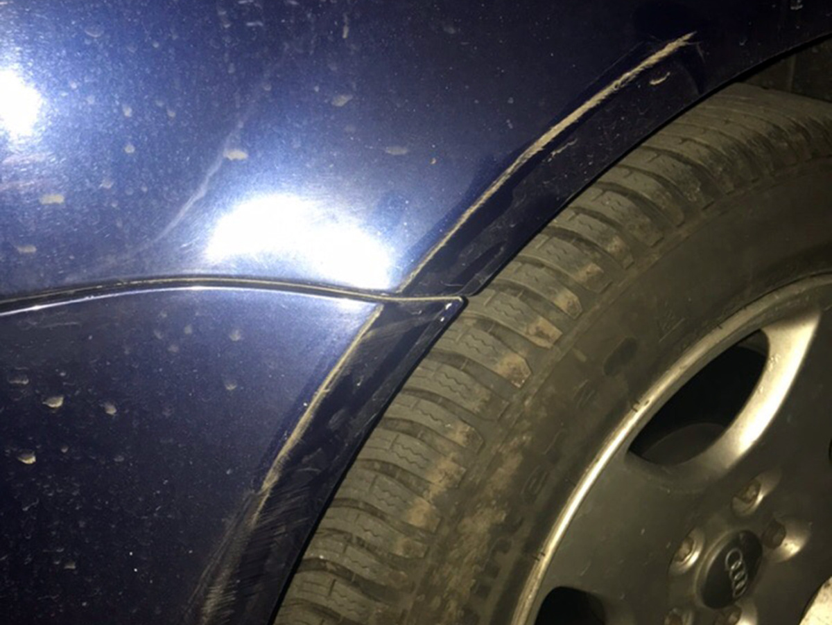 Повреждение ЛКП переднего бампера и переднего левого крыла. Мой Passat B5