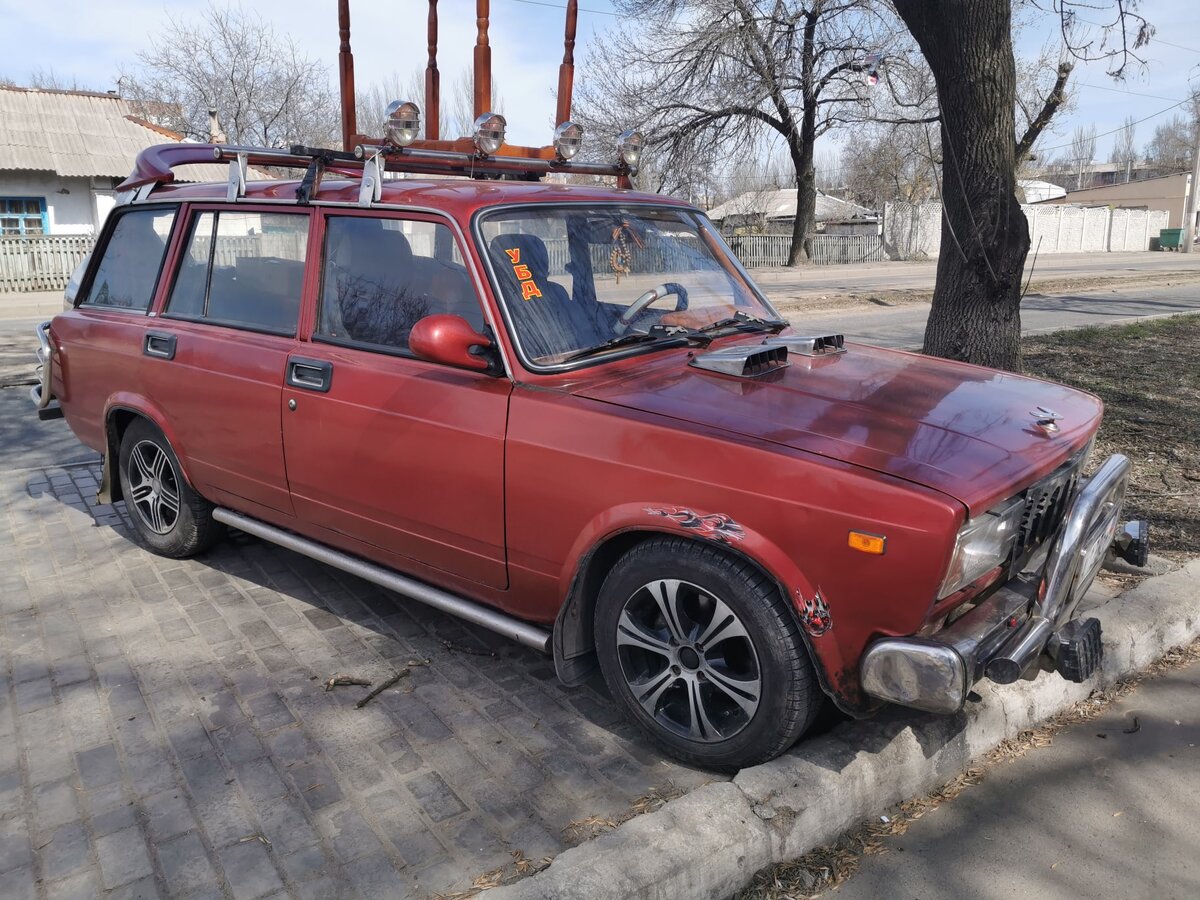 Доброго времени суток! Добро пожаловать на подборку нелепого тюнинга. Обязательно смотрите до конца. Четвёрка деда(но это не точно) Очень странная четвёрка.