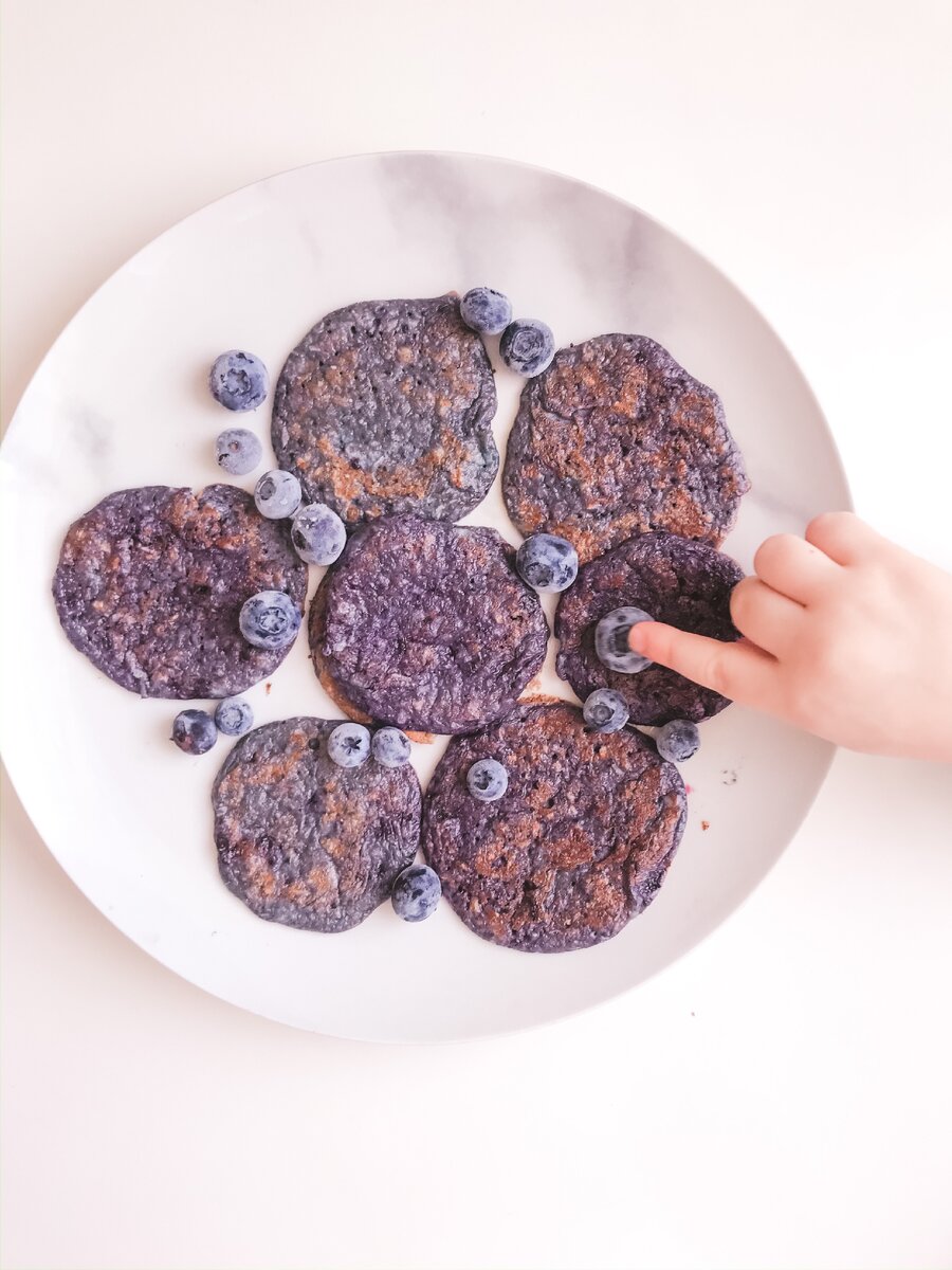 Оладушки с соком черники