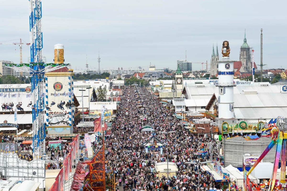 https://bilder.bild.de/fotos-skaliert/ueber-sechs-millionen-besucher-kamen-2019-zur-wiesn-201243415-70161688/10,w=1489,q=low,c=0.bild.jpg