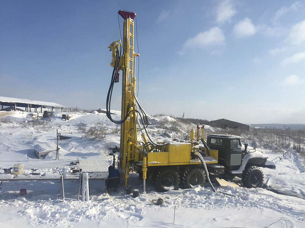 Зима- лучшее время для бурения скважины. Ни один огурец не пострадает. Источник: geolog.ru