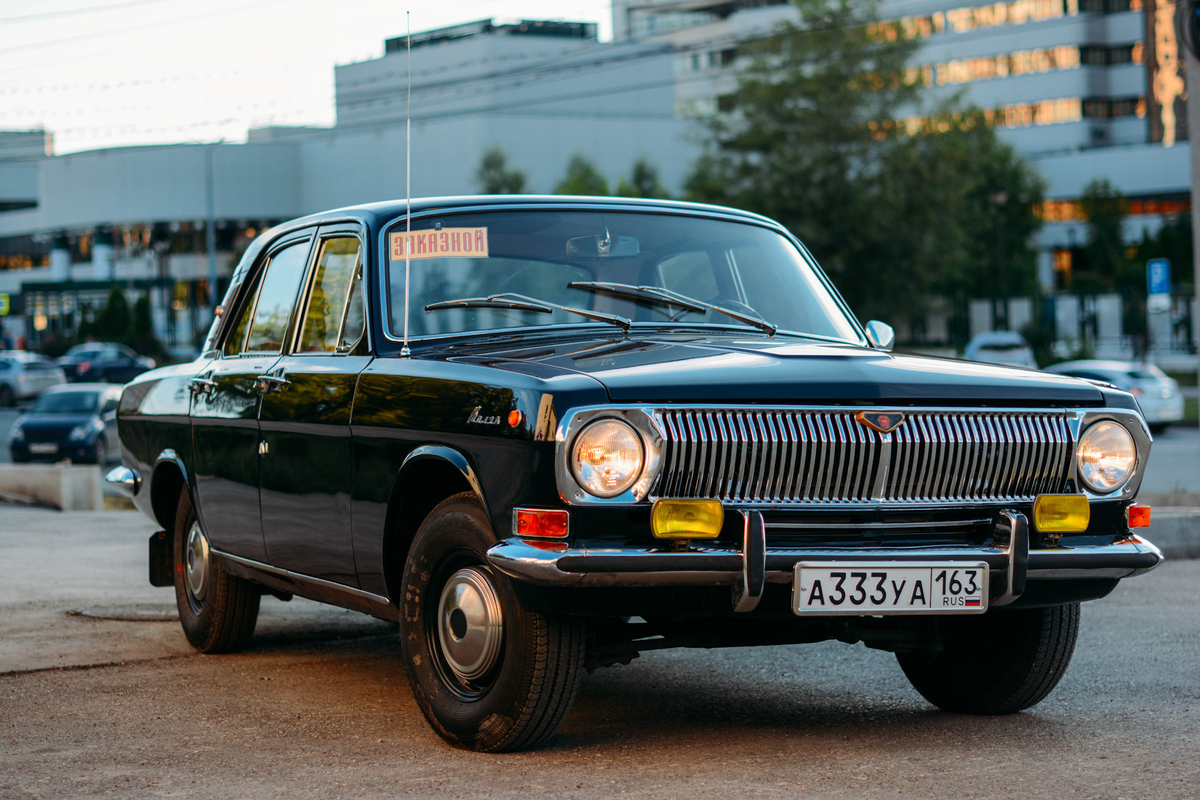 Russian retro. Волга ГАЗ 24. ГАЗ 24 Волга черная. Форд Фалькон 1962 и ГАЗ 24. ГАЗ 24 Волга 1970.