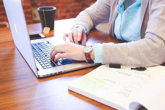 Создать бизнес каждый предприниматель решает по своим причинам: кому-то надоело работать на других людей, кто-то разочаровался в своих партнерах, а у кого-то появилась уникальная идея, способная перевернуть мир. Успех бизнеса зависит от многих факторов, но начать его может каждый. Главное, продумать бизнес-проект в самом начале, ведь первые шаги самые трудные. 