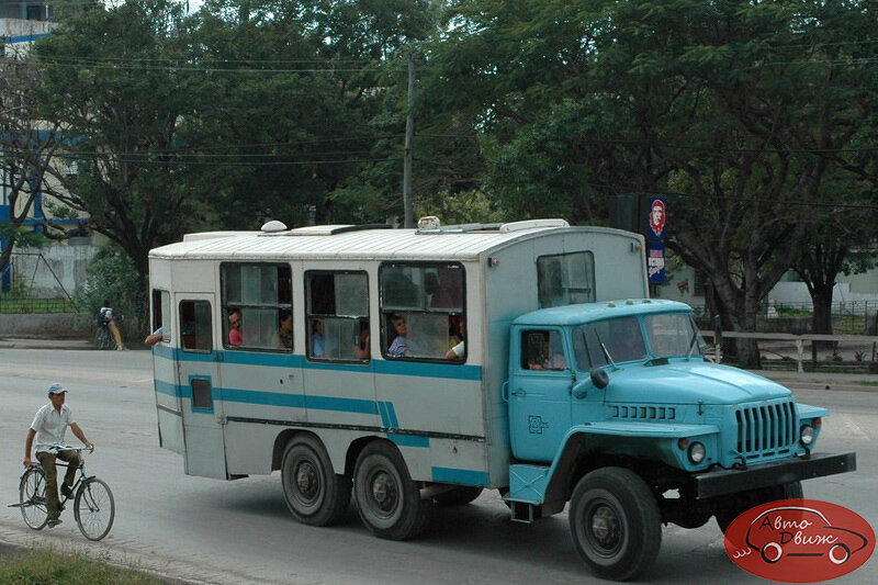 А вот тут уже по качеству исполнения видно – «автобус» Урал явно сделан на заводе