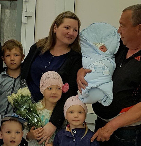 Оксана Усова с мужем и детьми