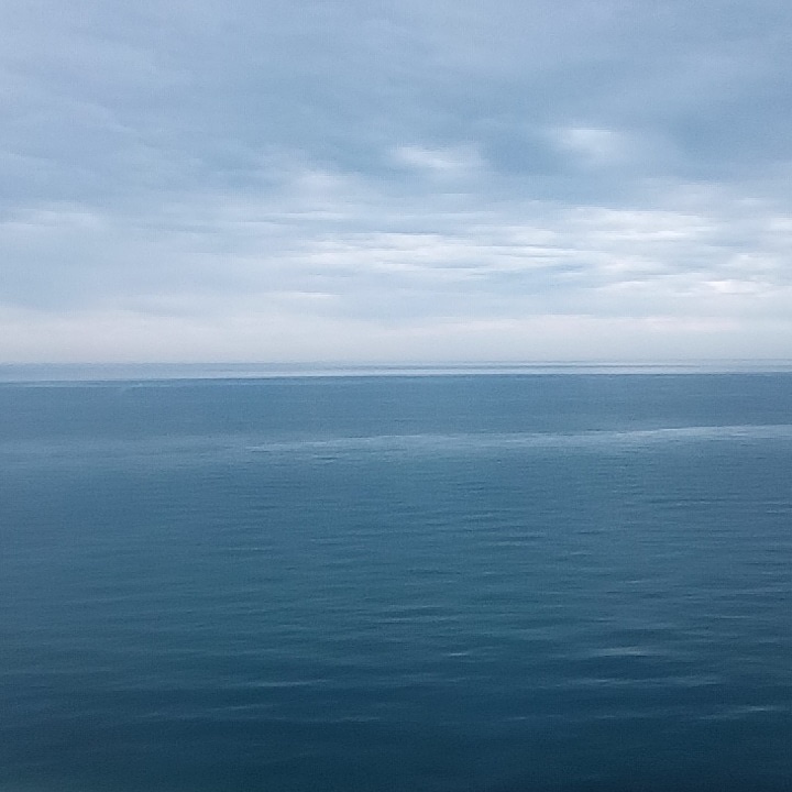 Море встретилось с небом.