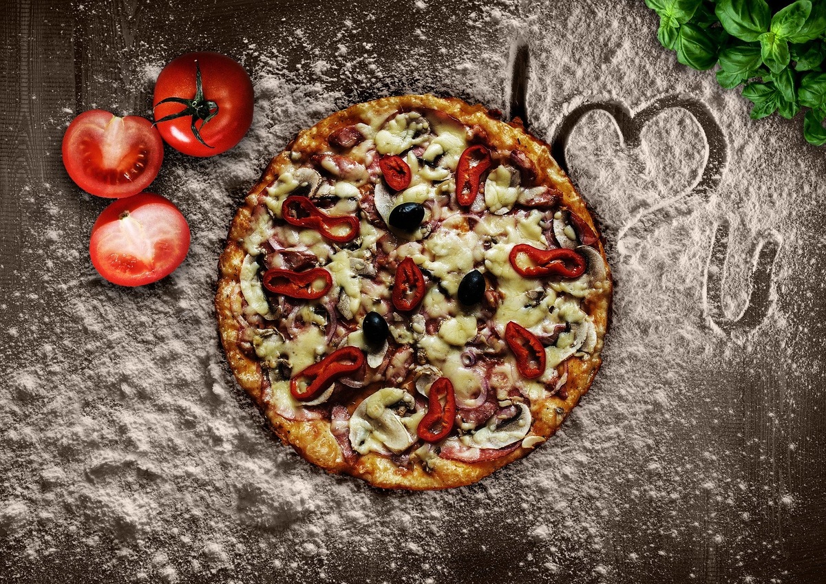 https://pixabay.com/illustrations/pizza-eat-italian-food-meal-2380025/