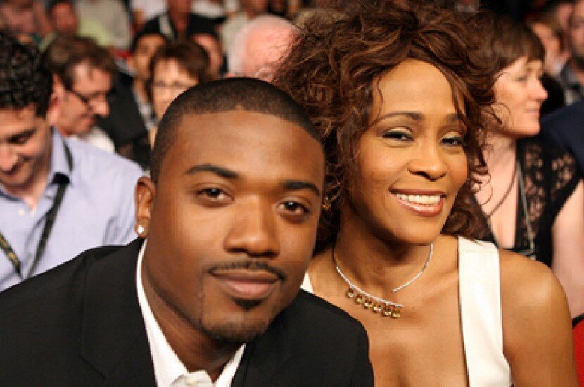 Уитни Хьюстон и Рэй Джей. Фото из открытых источников