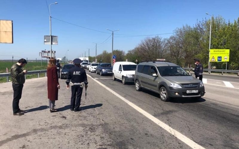 Очереди на въезд в Херсонскую обл. Посты на въезде в Ростов. Контрольный пост полиции Сеньково. Въезд в Ростов сегодня.