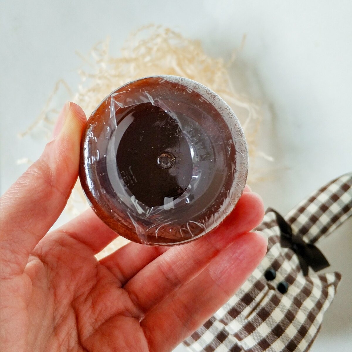 Баночка пришла затянутой в плёнку