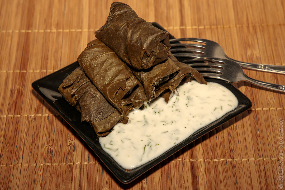 1. Долма и чесночный соус из мацони © NickFW.ru - 31.05.2020г.