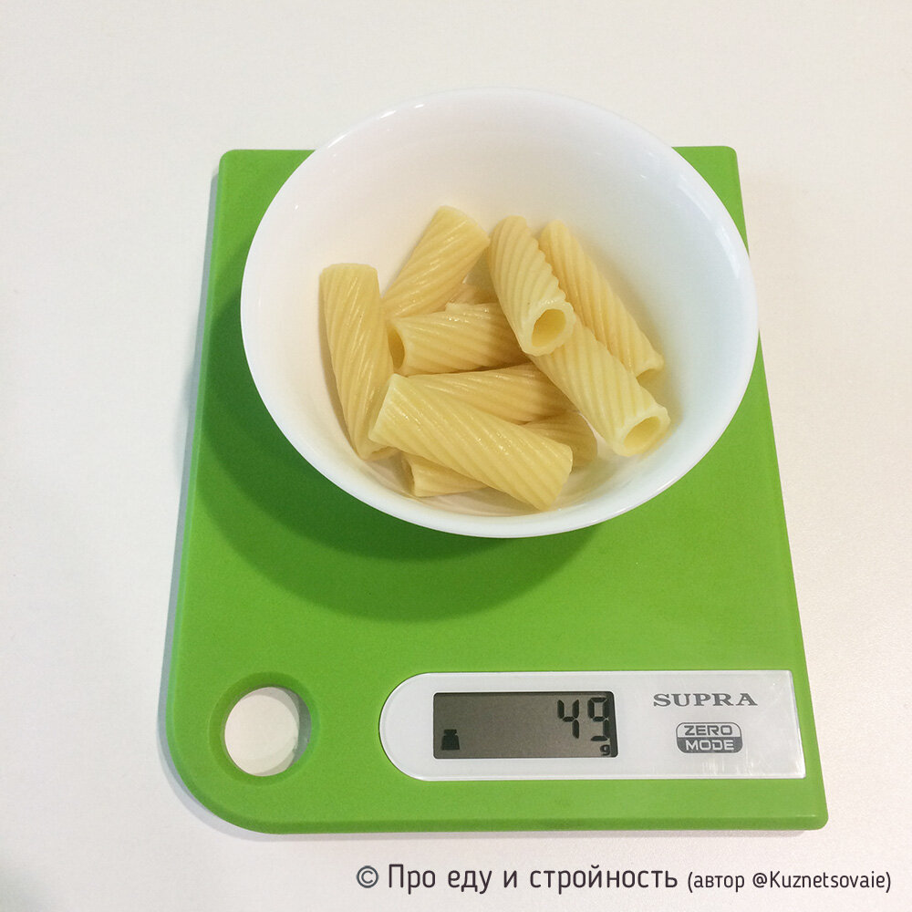 Сколько калорий в отварных макаронах 100 грамм. 100г макарон. 100 Грамм макарон. 200 Г отварных макарон. 100 Грамм сухих макарон.
