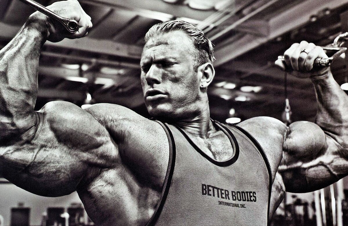 Когда мускулатура на подъеме, необходимо подстегнуть интенсивность за счет увеличения весов в упражнениях и сокращения интервалов отдыха между сетами