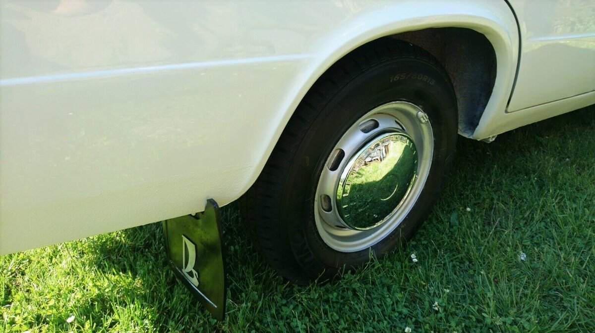 Хромированные колпаки. Как думаете оригинальные? А что скажите о брызговиках?