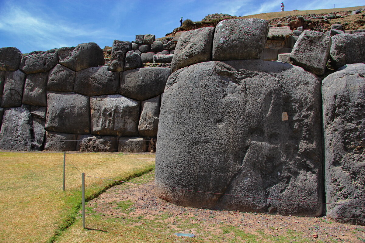 монастырь святого креста. каменные истуканы острова пасхи. кенко перу. иерусалимский крестовый монастырь. тепуи сарисариньяма карстовая.
