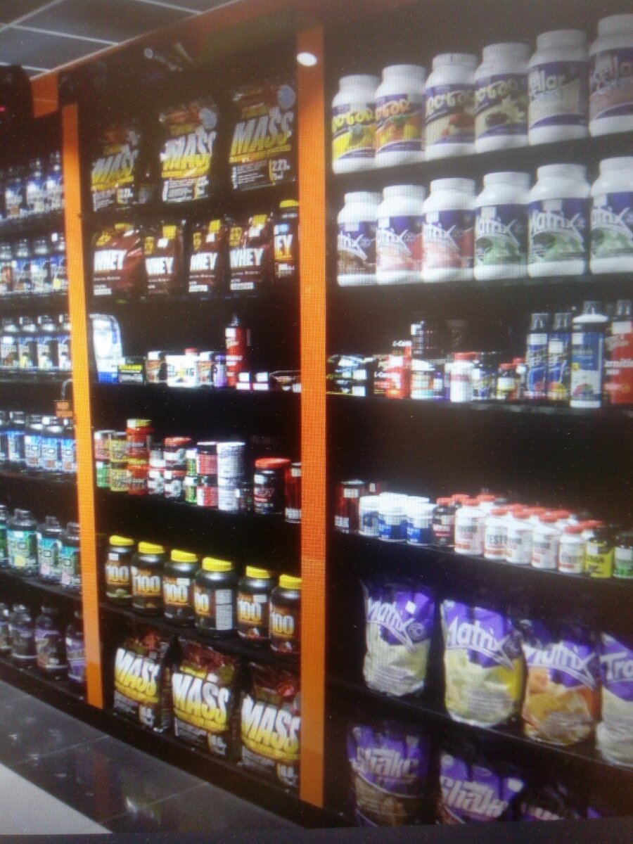 витрина одного из магазинов спортивного питания