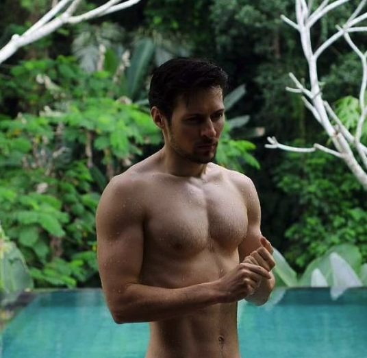 Павел провел по-настоящему серьезную работу, чтобы выглядеть очень хорошо. Конечно, деньги сыграли свою роль, но привести тело в форму можно и без миллиардов.