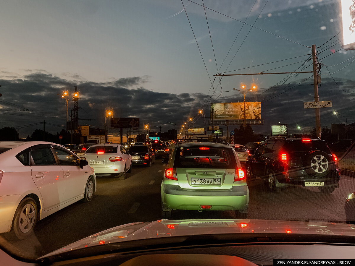 заехал в город и сразу встал в пробку