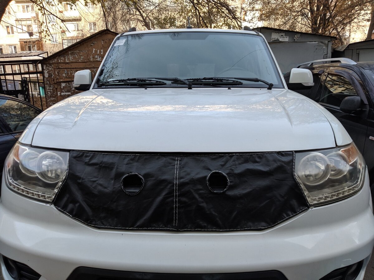 #covid-19 в россии , наш выбор - #защитная маска Кстати справа на фото стоит outlander. Намордник на УАЗ Патриот.