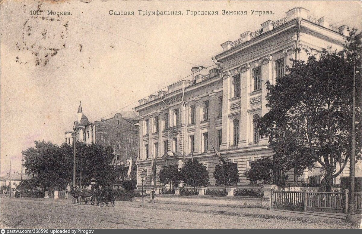 Садовая-Триумфальная улица, вид в сторону Садовой-Каретной, 1911-1912. 