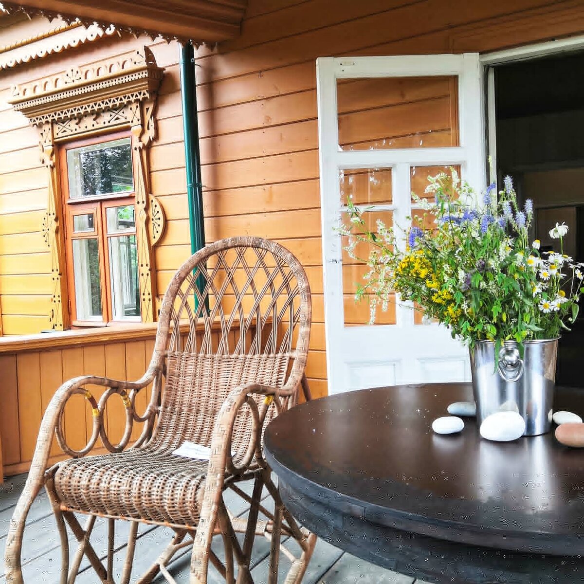 Веранда и кресло Пришвина