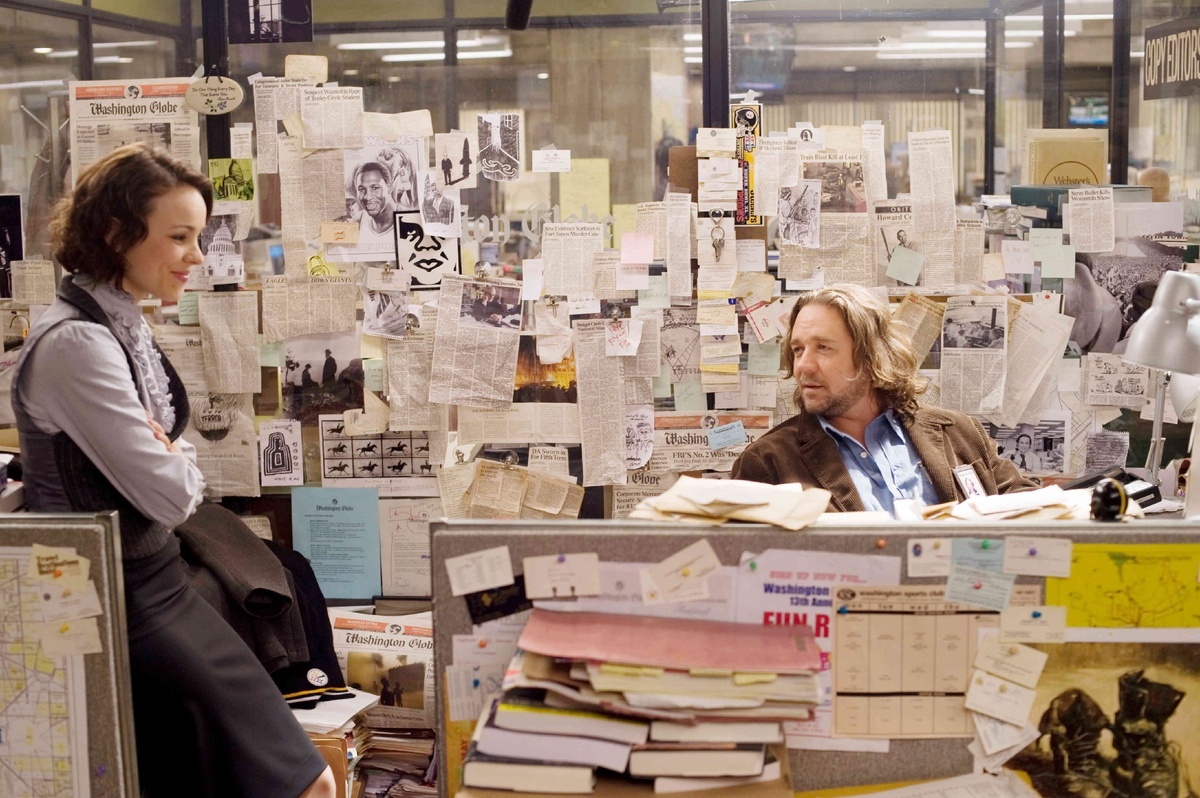 Деллу играет заметная актриса Рэйчел МакАдамс, а Кэла - знаменитый Рассел Кроу