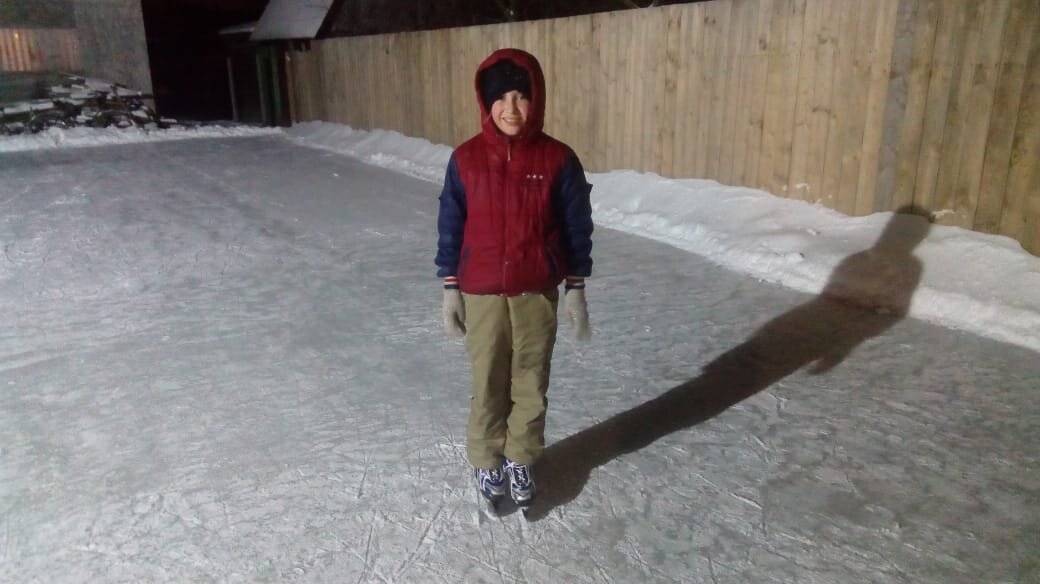 Дочька на катке