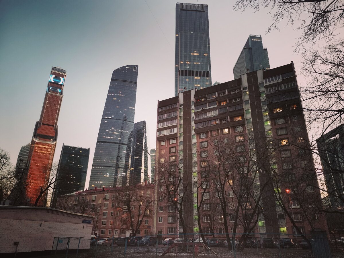 Встречается и пара "номенклатурных" домов