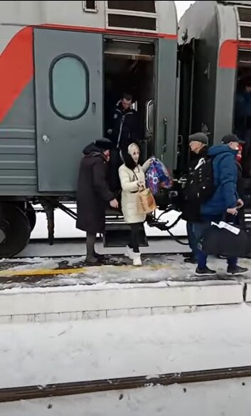 встретила дочь с вахты