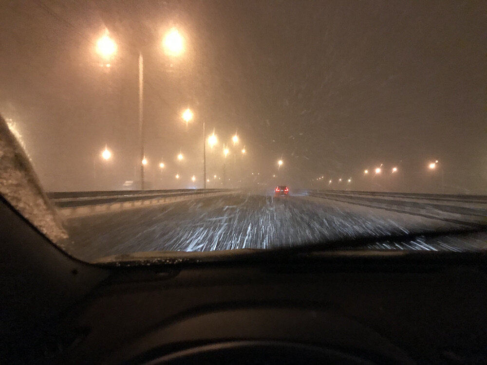 Еду по "Симферопольке" в снегопад.