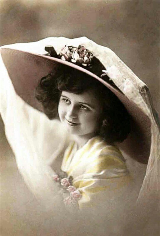 Зинаида Гиппиус в юности