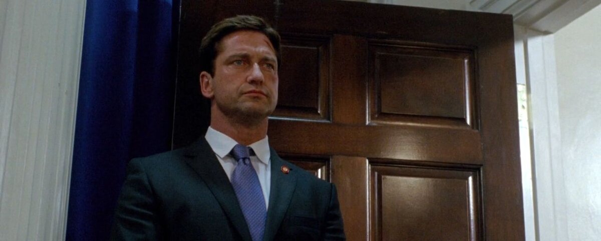 Кадр из кинофильма "Падение Олимпа", 2013 г., режиссер Антуан Фукуа, сценаристы  Крейтон Ротенбергер, Кэтрин Бенедикт, композитор Тревор Моррис (скриншот для иллюстрации)