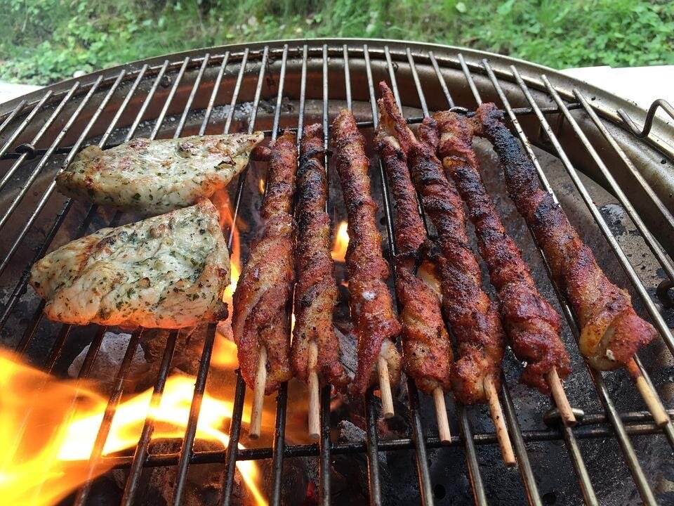 Мясо для барбекю в маринаде из красного вина и соуса чили - рецепты от Праймбиф