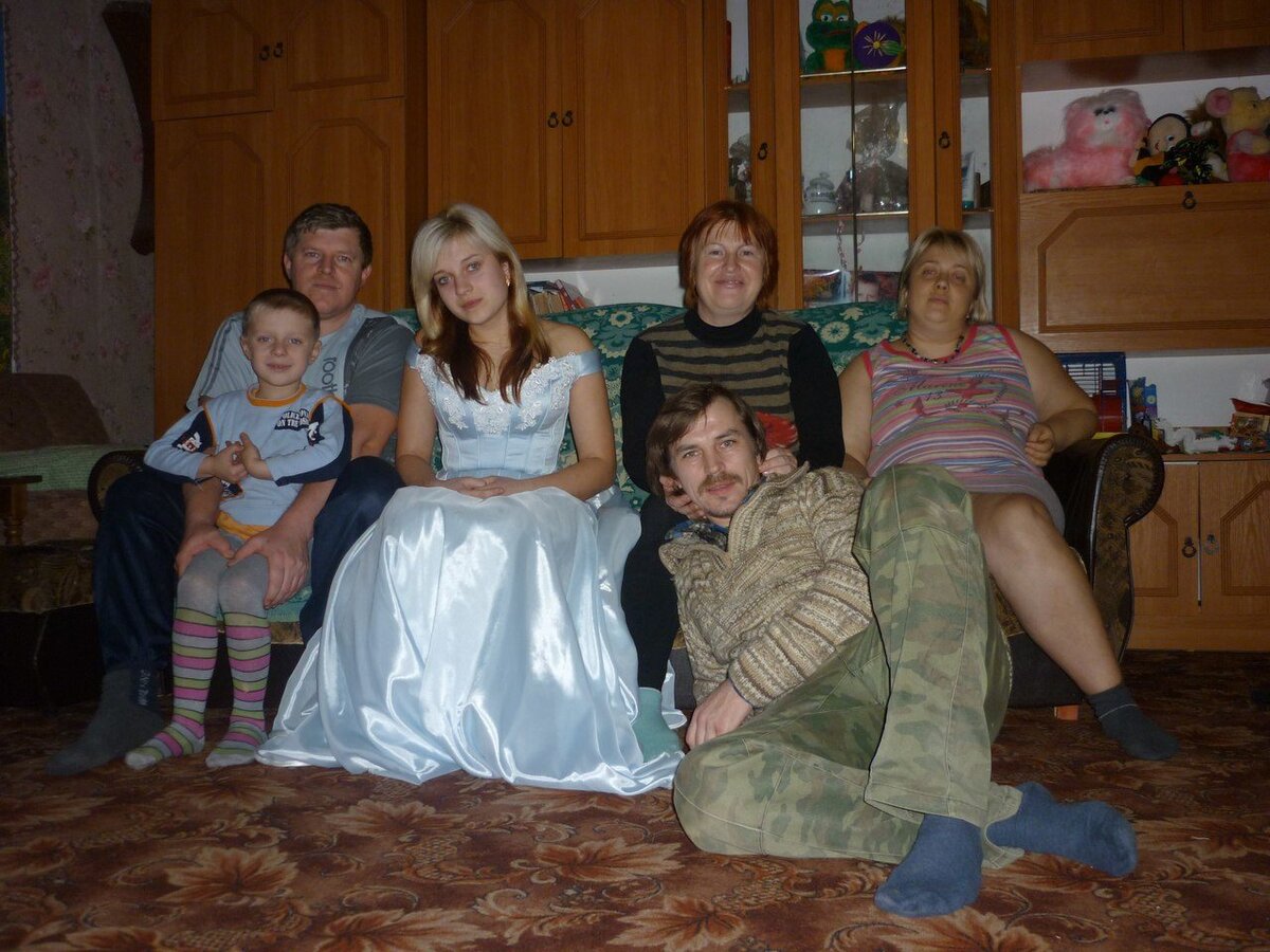 На фото муж моей сестры Володя с Артемом ( их сын), я и мой муж Геннадий, двоюродная сестра Люда