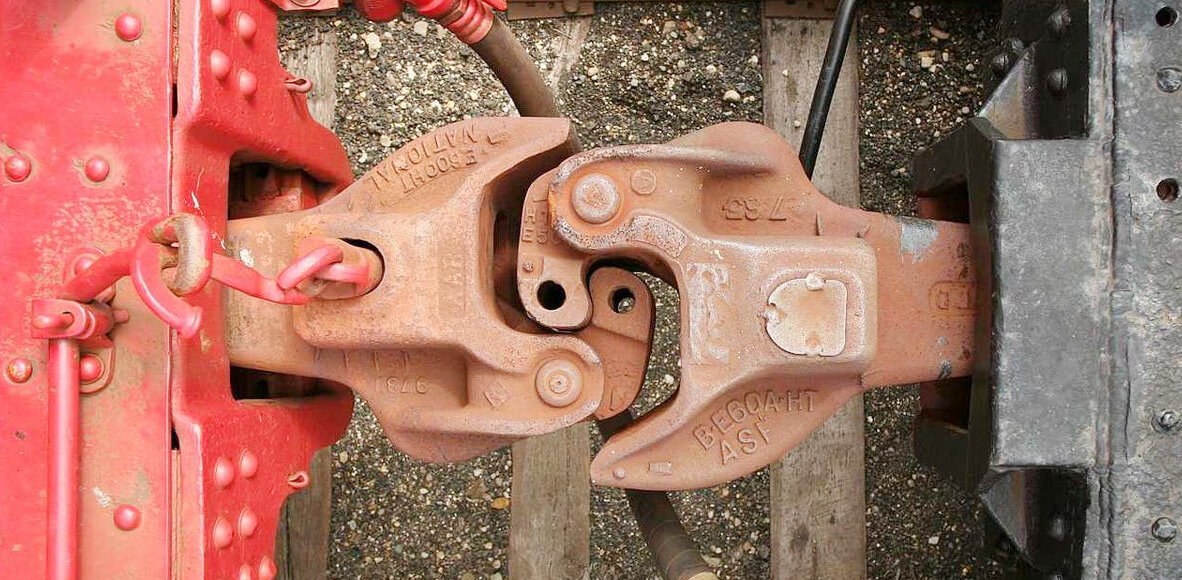 Здесь натянутая автосцепка