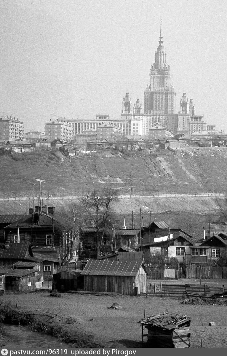 МГУ и деревня Гладышево