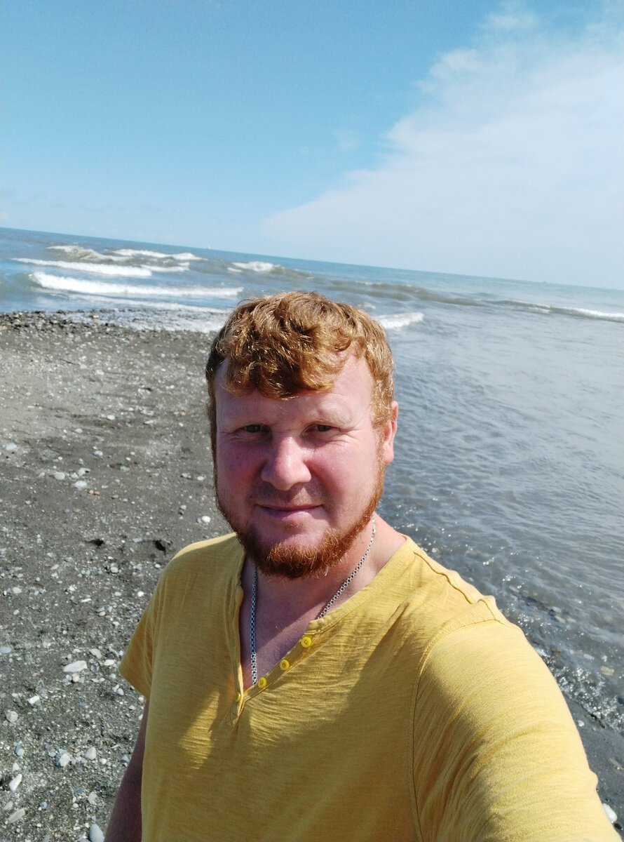 На пляже в Адлере