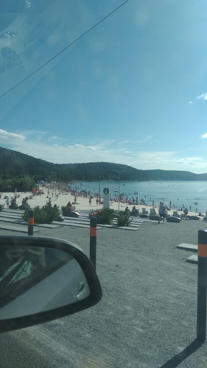 Городской пляж на озере Тургояк